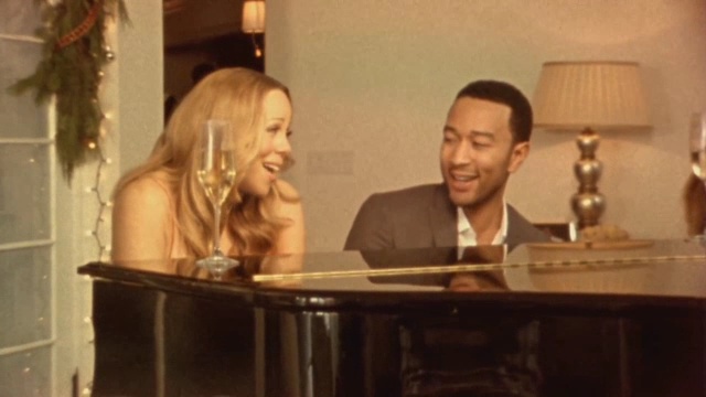 Mariah Carey & John Legend – When Christmas Comes